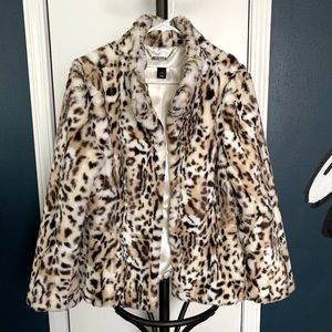 Gorgeous plush snow leopard coat - White House Black Market